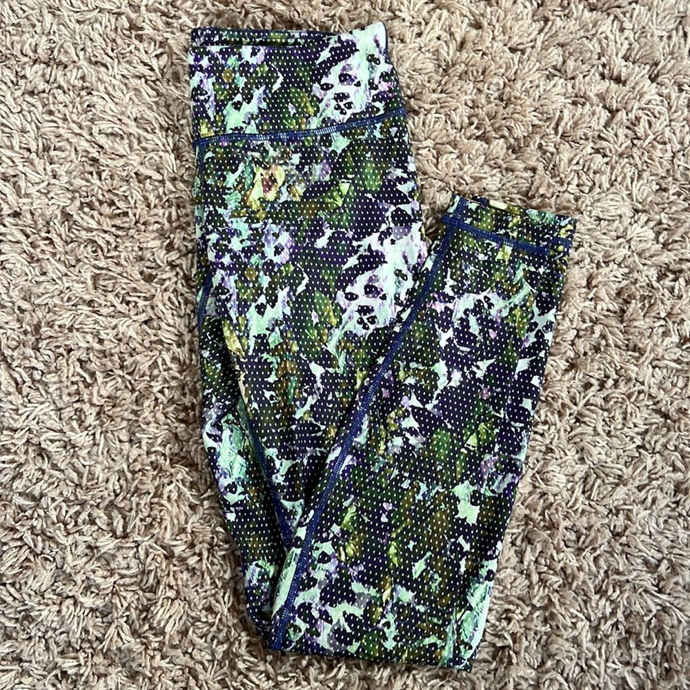 Lululemon Wunder Under Luxtreme Leggings, size 4